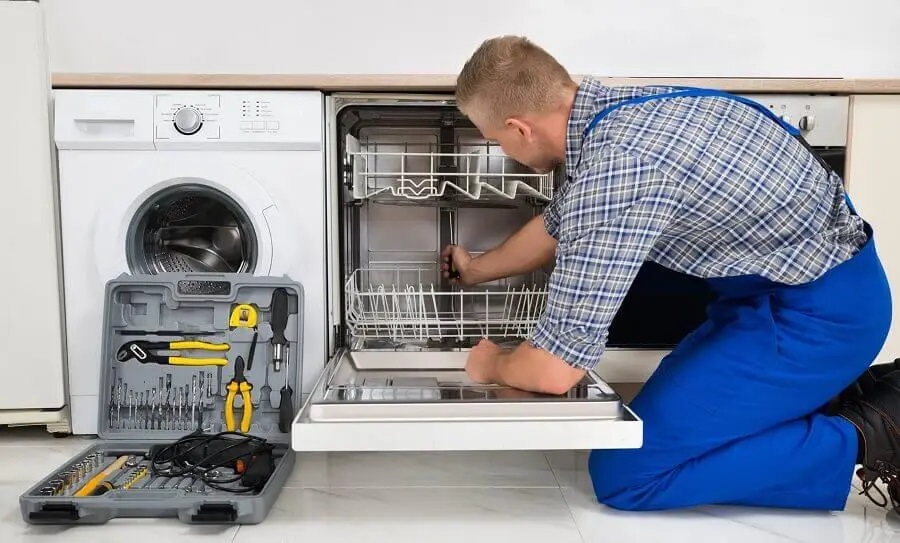 Haymana Miele servisi teknisyen ekibi beyaz eşya tamiri yaparken